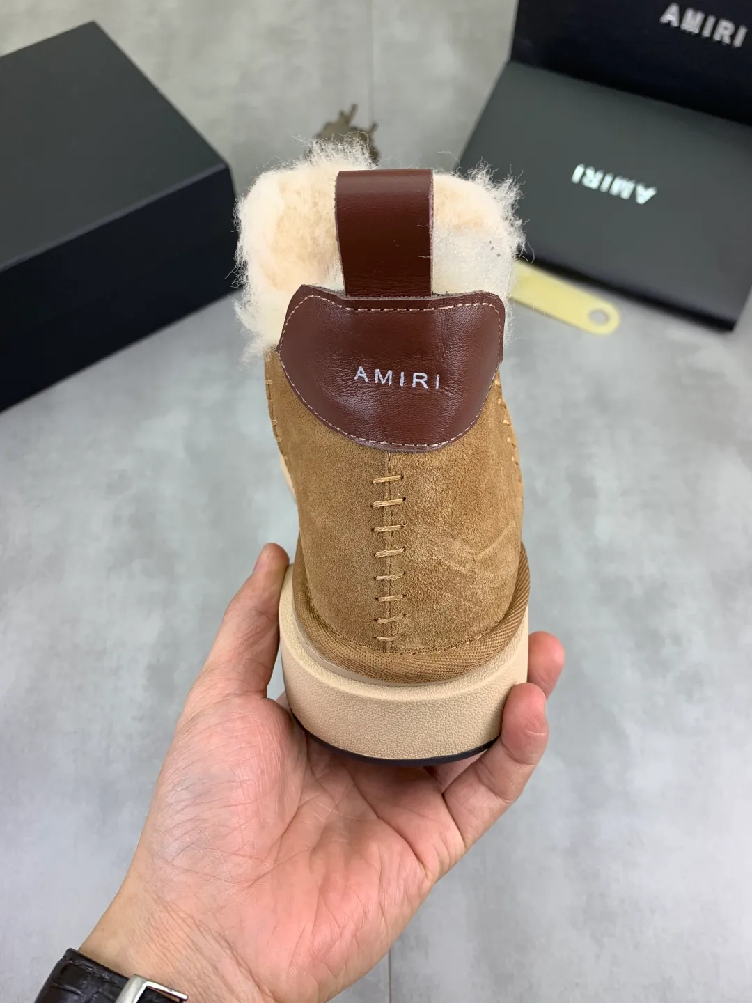 Men's shoes 💰P520 New high-quality fur-integrated Amiri Emile new winter wool shoes MA-1 wool shoes Amiri gave up the rock punk style in the new season. It uses a lot of unsaturated colors, Morandi tones, whether you see or wear them, it will make people very happy. The large tongue of the bread shoes continues, shortens the length of the shoe body, thickens the midsole, and the toe part is more rounded. Amiri's brand letters and MA logo appear on the side of the shoe. Fabric: Original custom imported first-layer frosted cowhide + real wool lining. Outsole TPU material. Bottom thickness 4CM. Color: three colors available. Size: #女 models 35-40